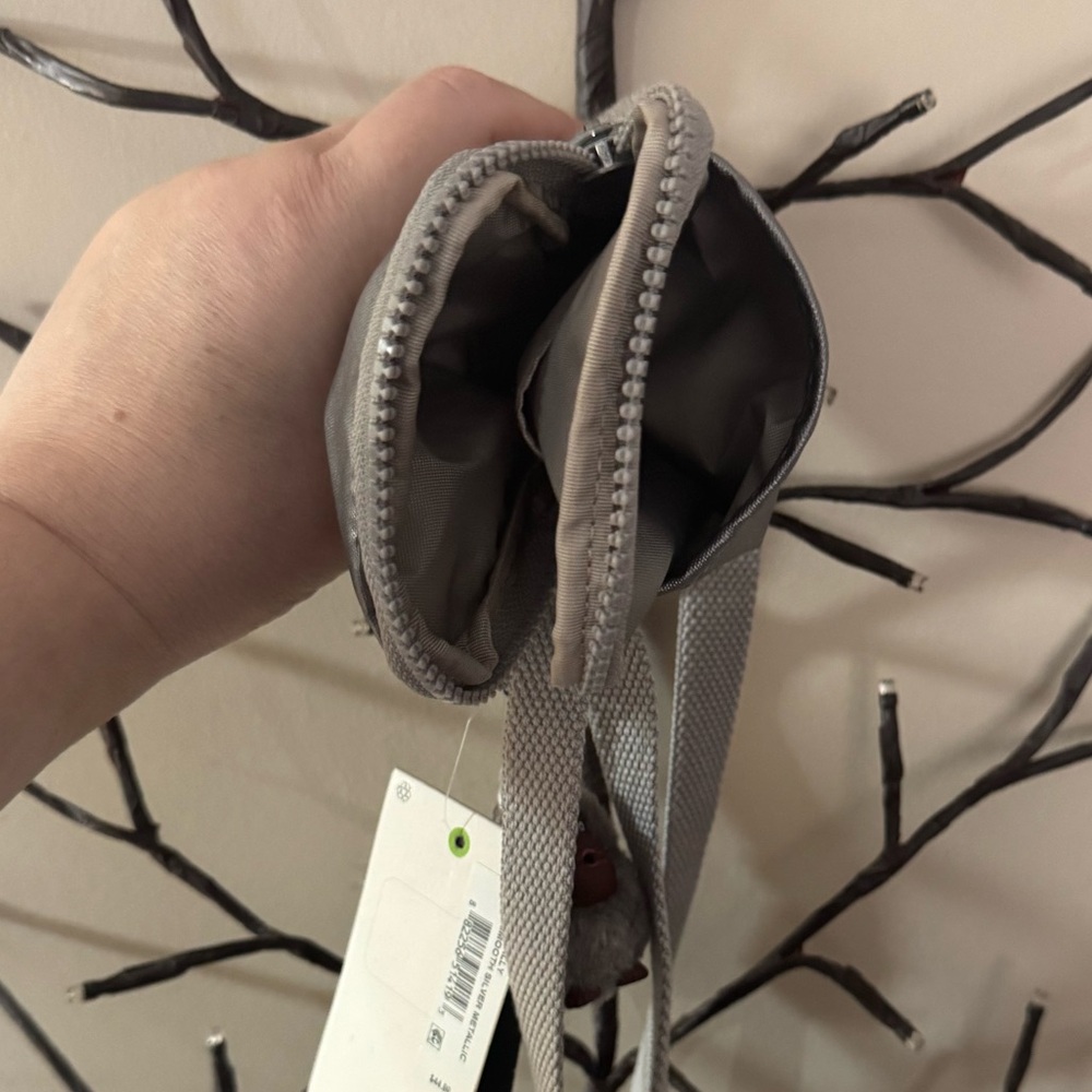 Brand new”Kipling”mini crossbody bag.Size-w5”x7”inc.Color-smooth silver metallic - Picture 5 of 7